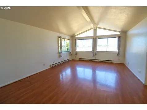 1086 Pacific Avenue Coos Bay OR 97420