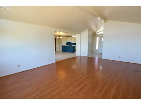 1086 Pacific Avenue Coos Bay OR 97420