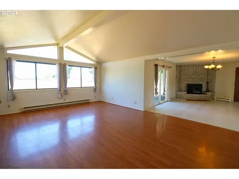 1086 Pacific Avenue Coos Bay OR 97420