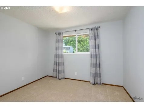 1040 Stillman Avenue Eugene OR 97404