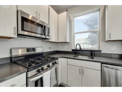 552 NE 3rd Avenue Canby OR 97013