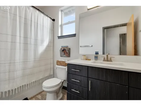 552 NE 3rd Avenue Canby OR 97013