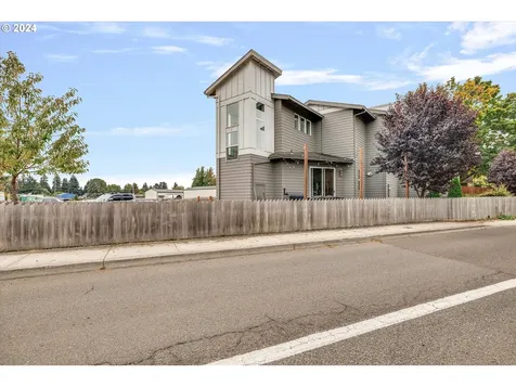552 NE 3rd Avenue Canby OR 97013