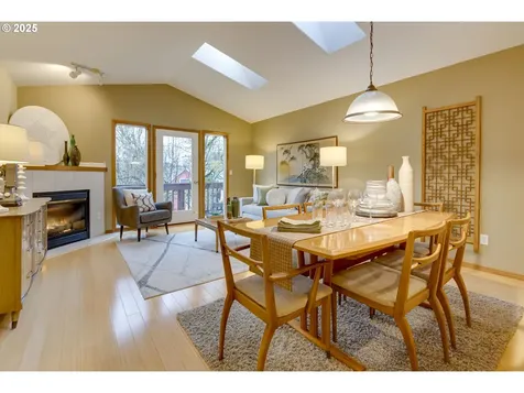 506 NE Lawrence Avenue Portland OR 97232