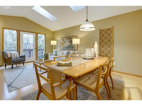 506 NE Lawrence Avenue Portland OR 97232
