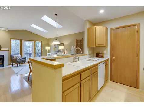 506 NE Lawrence Avenue Portland OR 97232