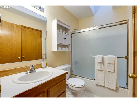 506 NE Lawrence Avenue Portland OR 97232