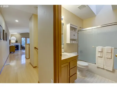506 NE Lawrence Avenue Portland OR 97232