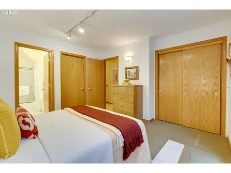 506 NE Lawrence Avenue Portland OR 97232