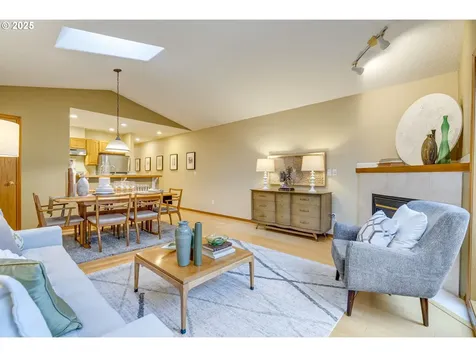 506 NE Lawrence Avenue Portland OR 97232