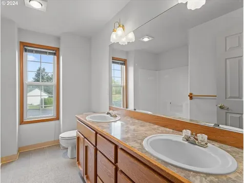 2220 NW 112th Circle Vancouver WA 98685