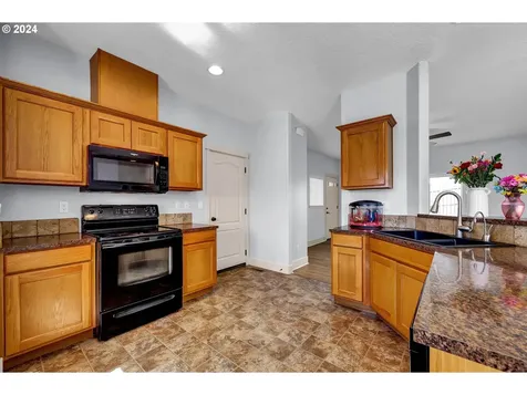 1037 Ruby Clair Drive Creswell OR 97426