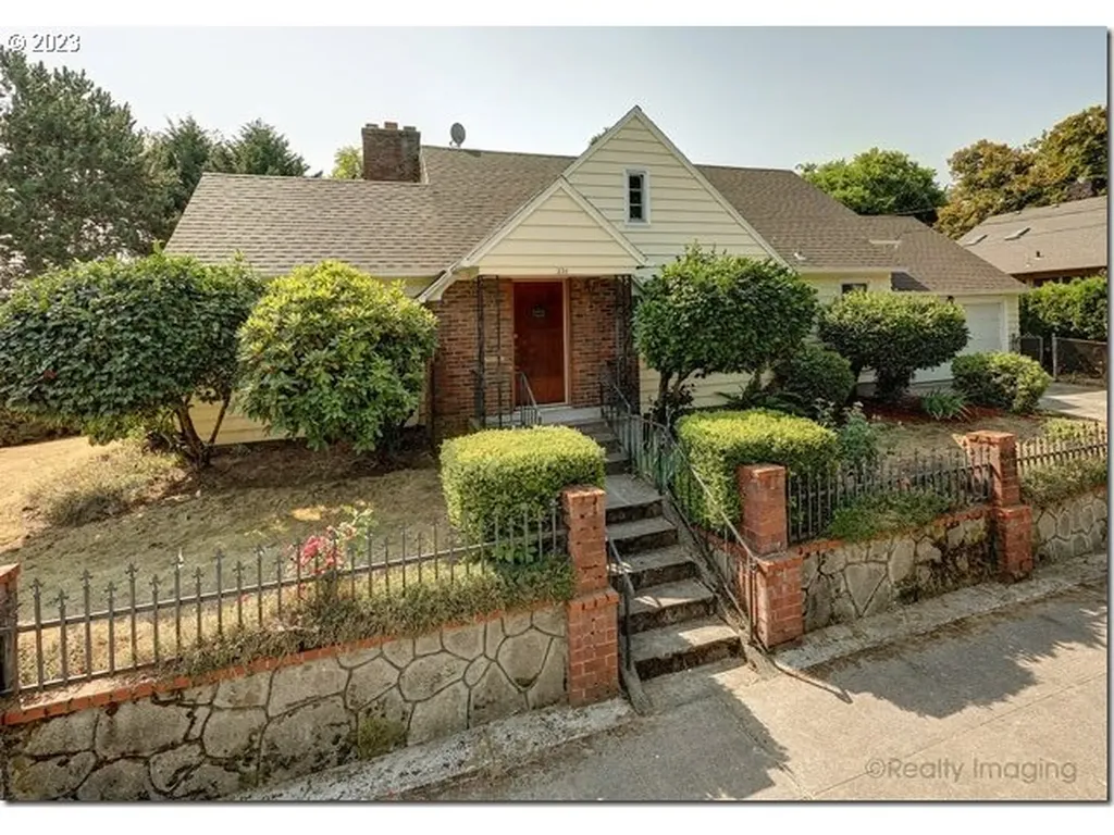 236 Ne Holman Street Portland OR 97211