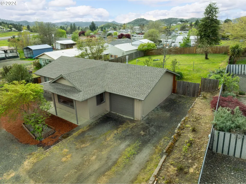 123 Karuk Lane Roseburg OR 97471