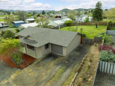 123 Karuk Lane Roseburg OR 97471