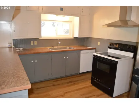 705 Couch Avenue Wallowa OR 97885