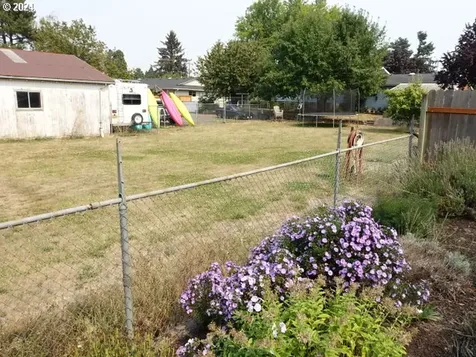 4437 Weathers Street Ne Salem OR 97301