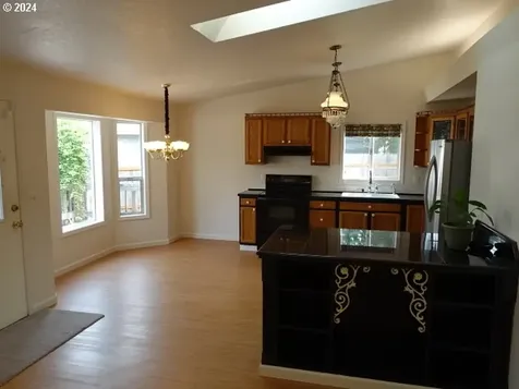 4437 Weathers Street Ne Salem OR 97301