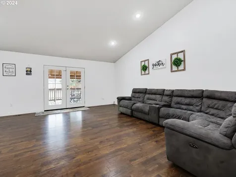 4311 Long Street Sweet Home OR 97386