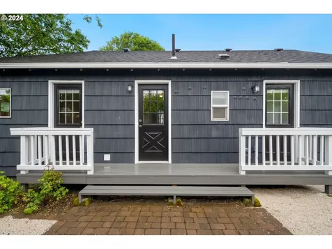 4203 Se Liebe Street Portland OR 97206