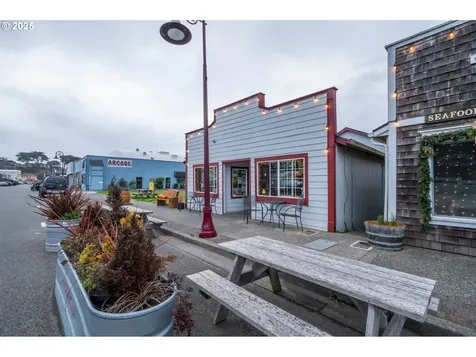365 2nd Street SE Bandon OR 97411