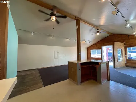 365 2nd Street SE Bandon OR 97411