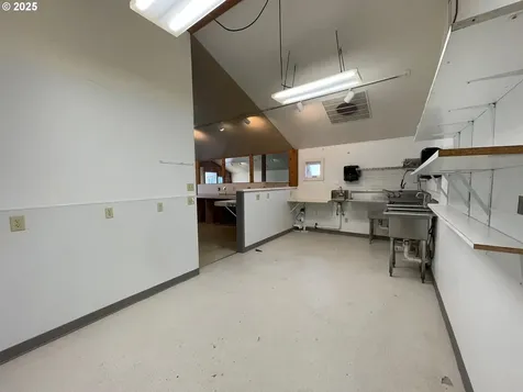 365 2nd Street SE Bandon OR 97411