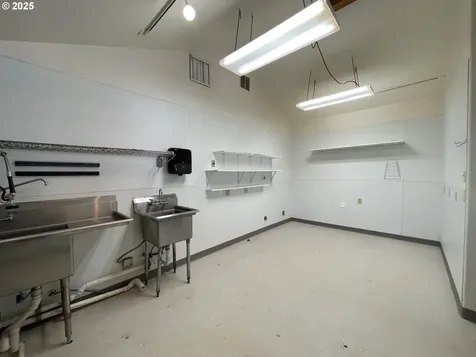 365 2nd Street SE Bandon OR 97411