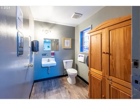 365 2nd Street SE Bandon OR 97411