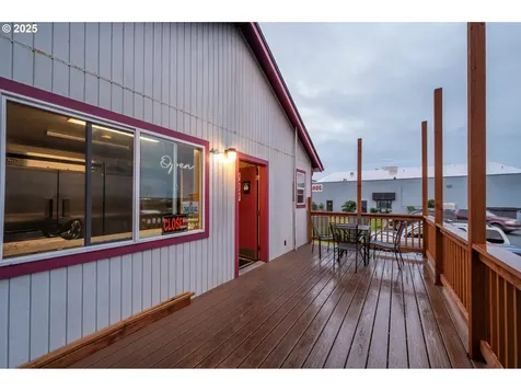 365 2nd Street SE Bandon OR 97411