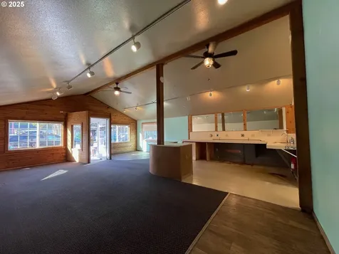 365 2nd Street SE Bandon OR 97411