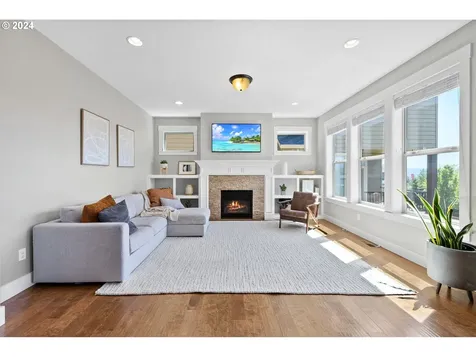 686 N V Street Washougal WA 98671