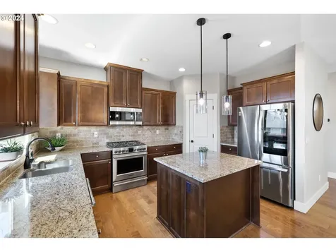 686 N V Street Washougal WA 98671