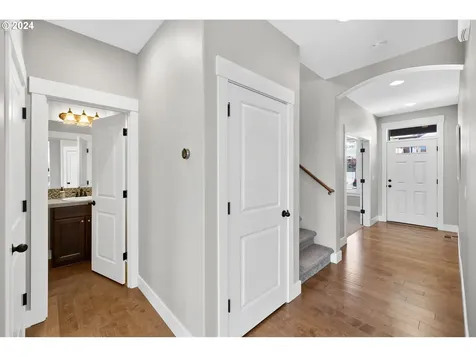 686 N V Street Washougal WA 98671
