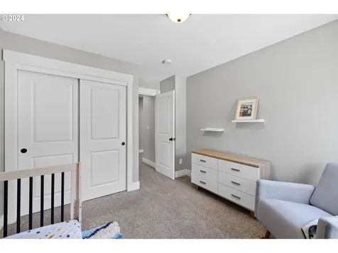 686 N V Street Washougal WA 98671