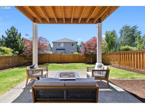 686 N V Street Washougal WA 98671