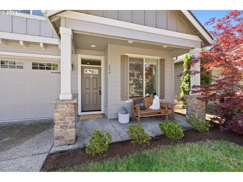 686 N V Street Washougal WA 98671