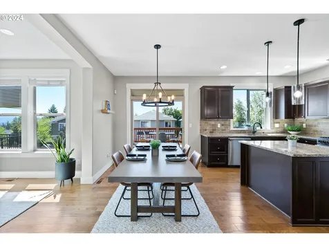 686 N V Street Washougal WA 98671