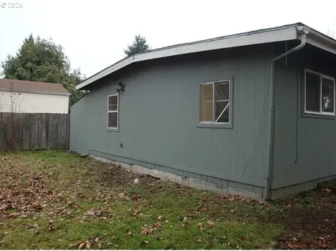 155 Hiatt Street Lebanon OR 97355