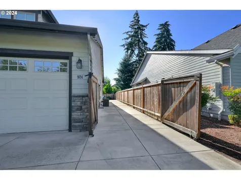 924 Leonards Way Eugene OR 97404