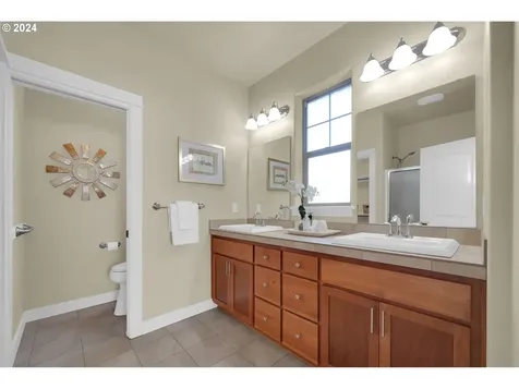 924 Leonards Way Eugene OR 97404