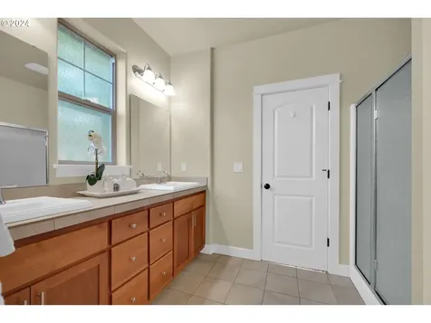 924 Leonards Way Eugene OR 97404
