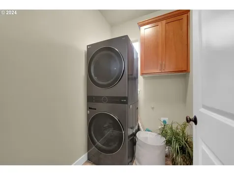 924 Leonards Way Eugene OR 97404