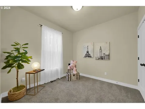 924 Leonards Way Eugene OR 97404