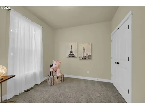 924 Leonards Way Eugene OR 97404