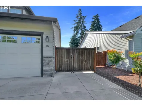 924 Leonards Way Eugene OR 97404