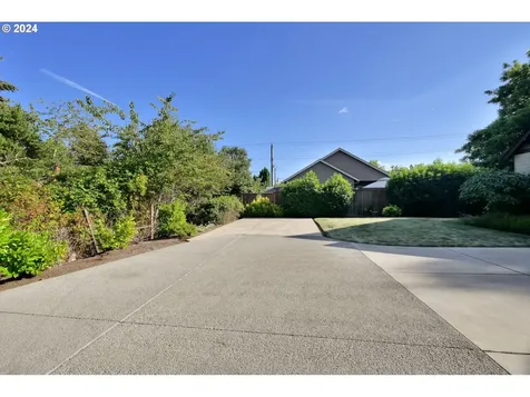 924 Leonards Way Eugene OR 97404