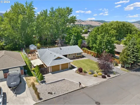 704 Hillcrest Drive La Grande OR 97850
