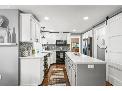 1227 E Reid Court La Center WA 98629