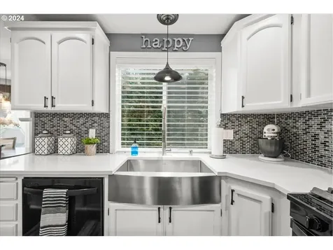 1227 E Reid Court La Center WA 98629